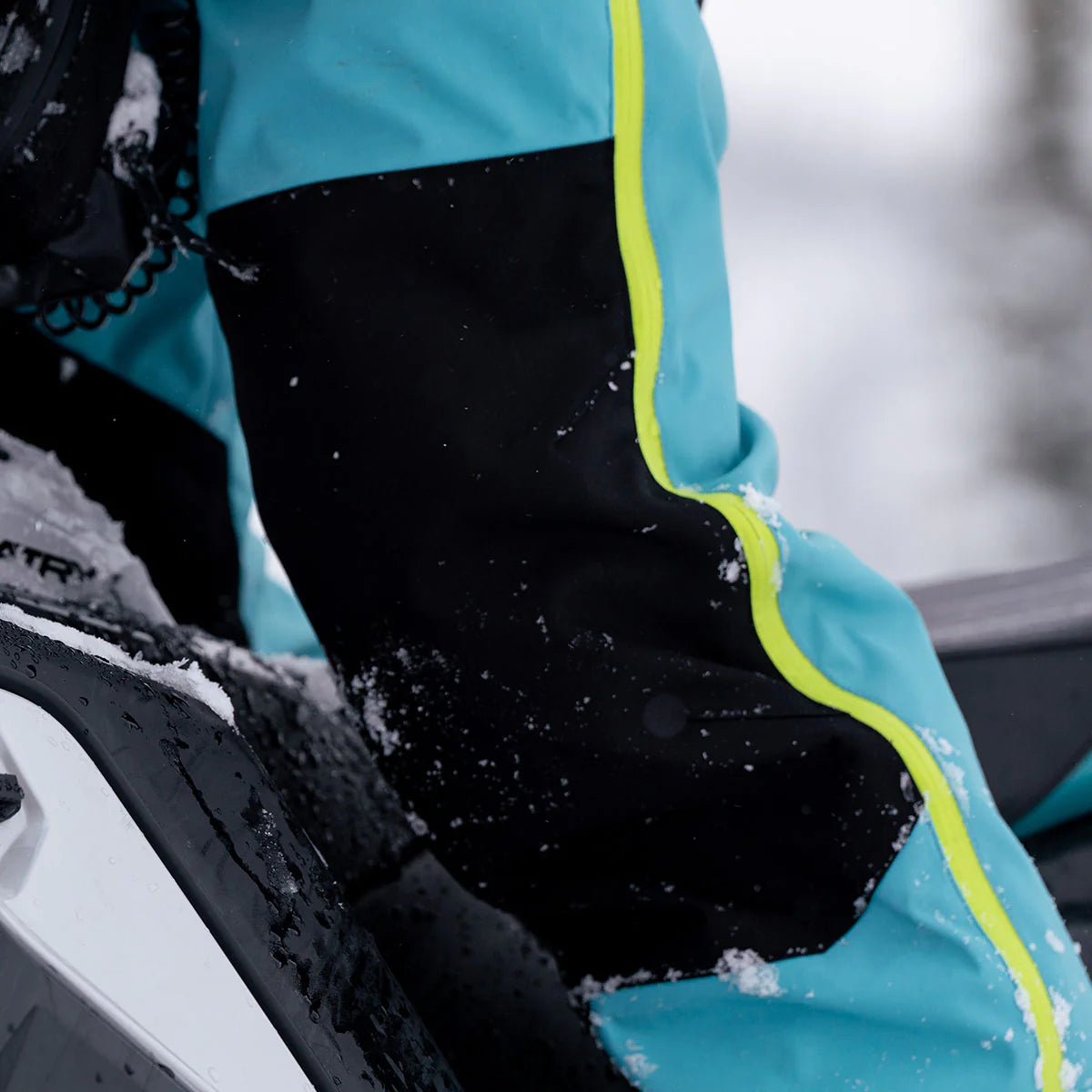 knee pads on the 509 Evolve Snowmobile Monosuit Shell