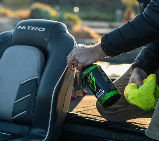 Spraying Boat Bling Vinyl Sauce