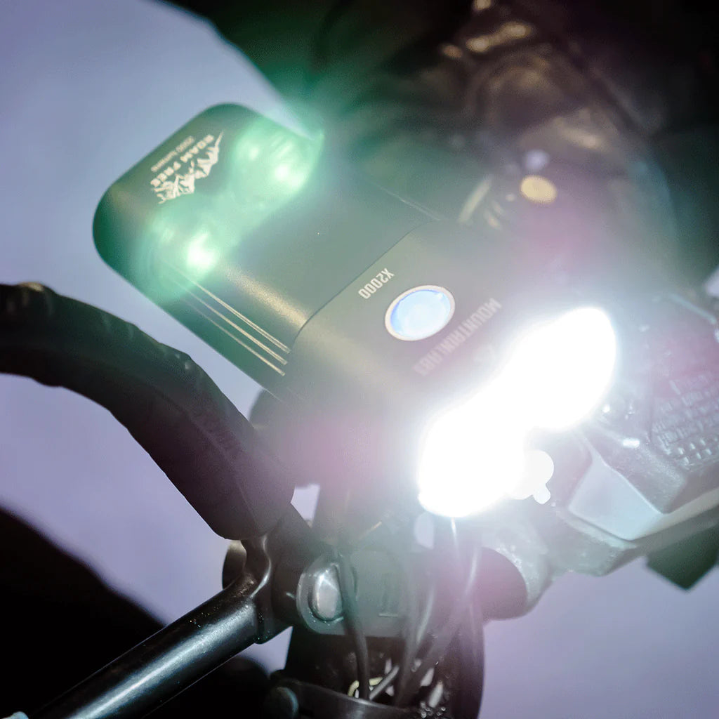 detail of the Mountain Lab X2000 Lumen Flashlight Kit