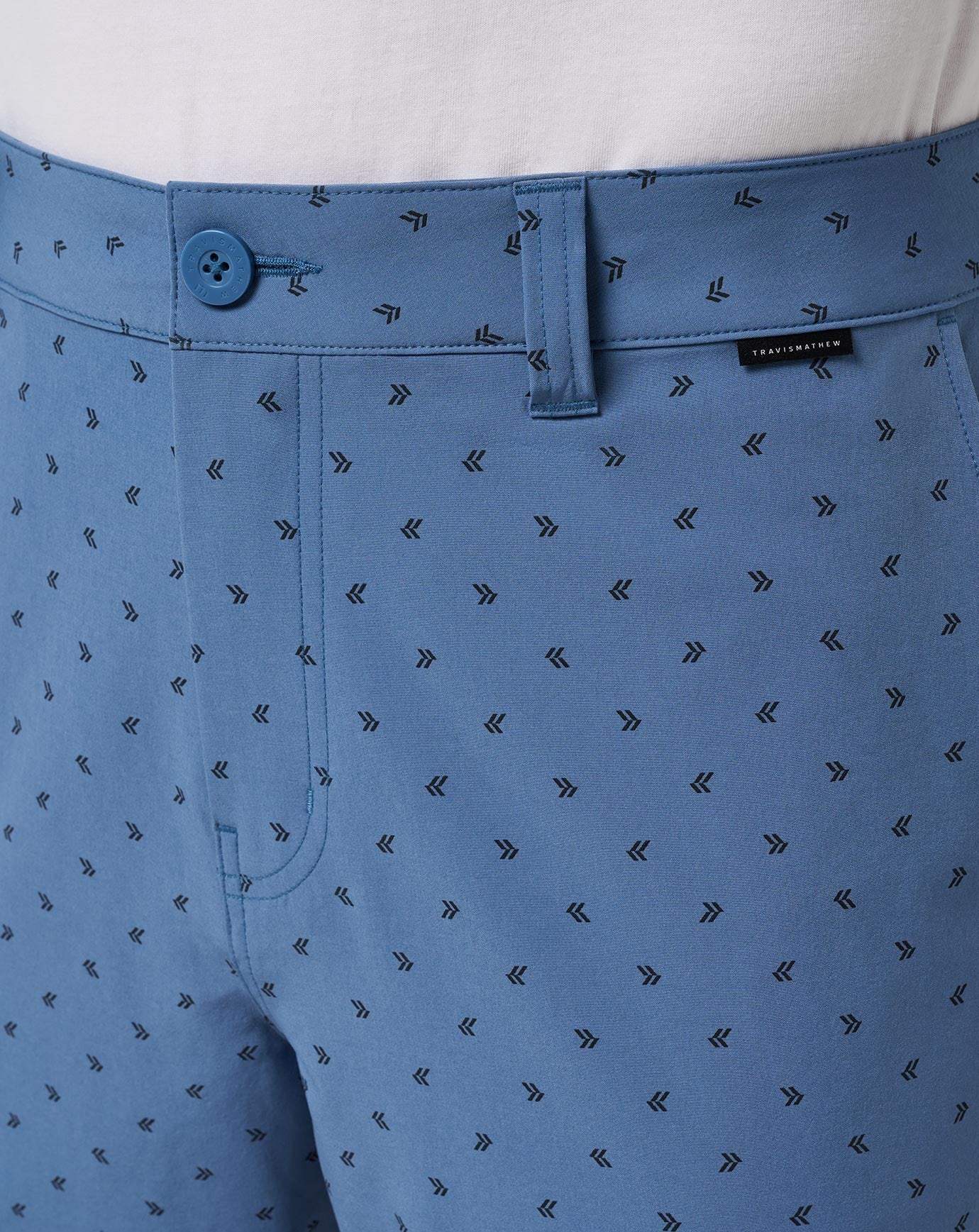 front pocket detail on the blue horizon geo print of the TravisMathew Beck Print Shorts