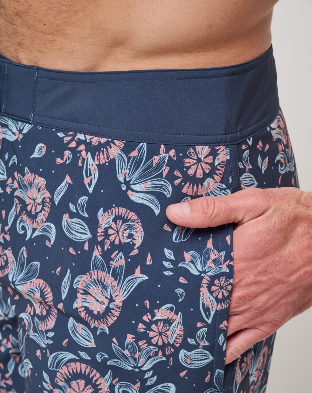 side pocket TravisMathew Flourish Boardshort