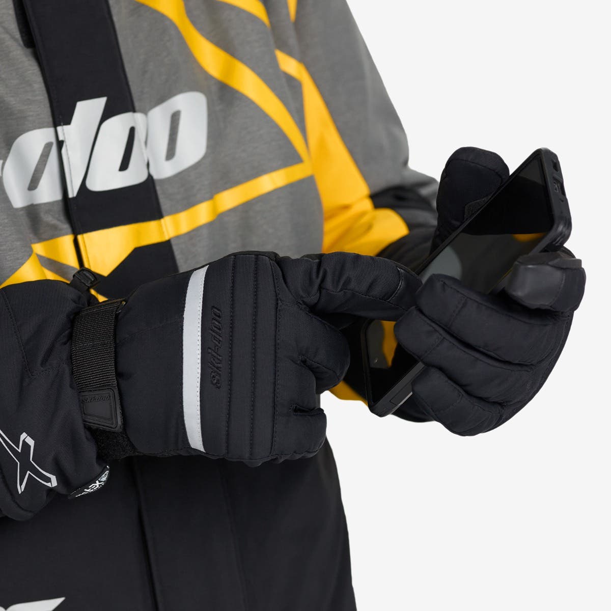 Touchscreen capabilities of the Ski-Doo X-Team Nylon Gloves